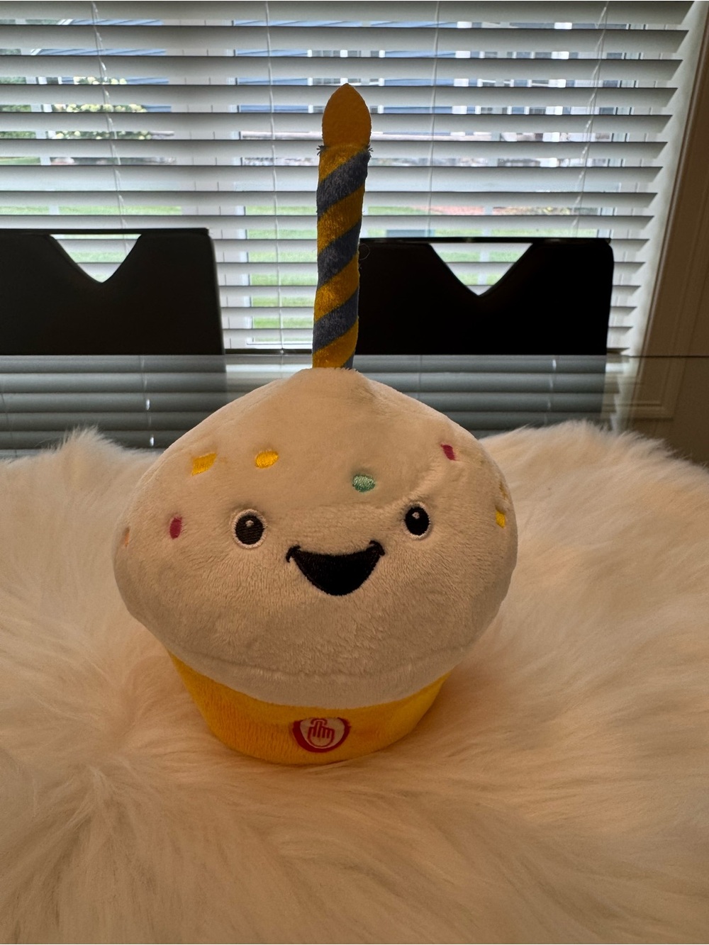 Hallmark animated Happy Birthday plush Cupcake with Candle - White and Yellow